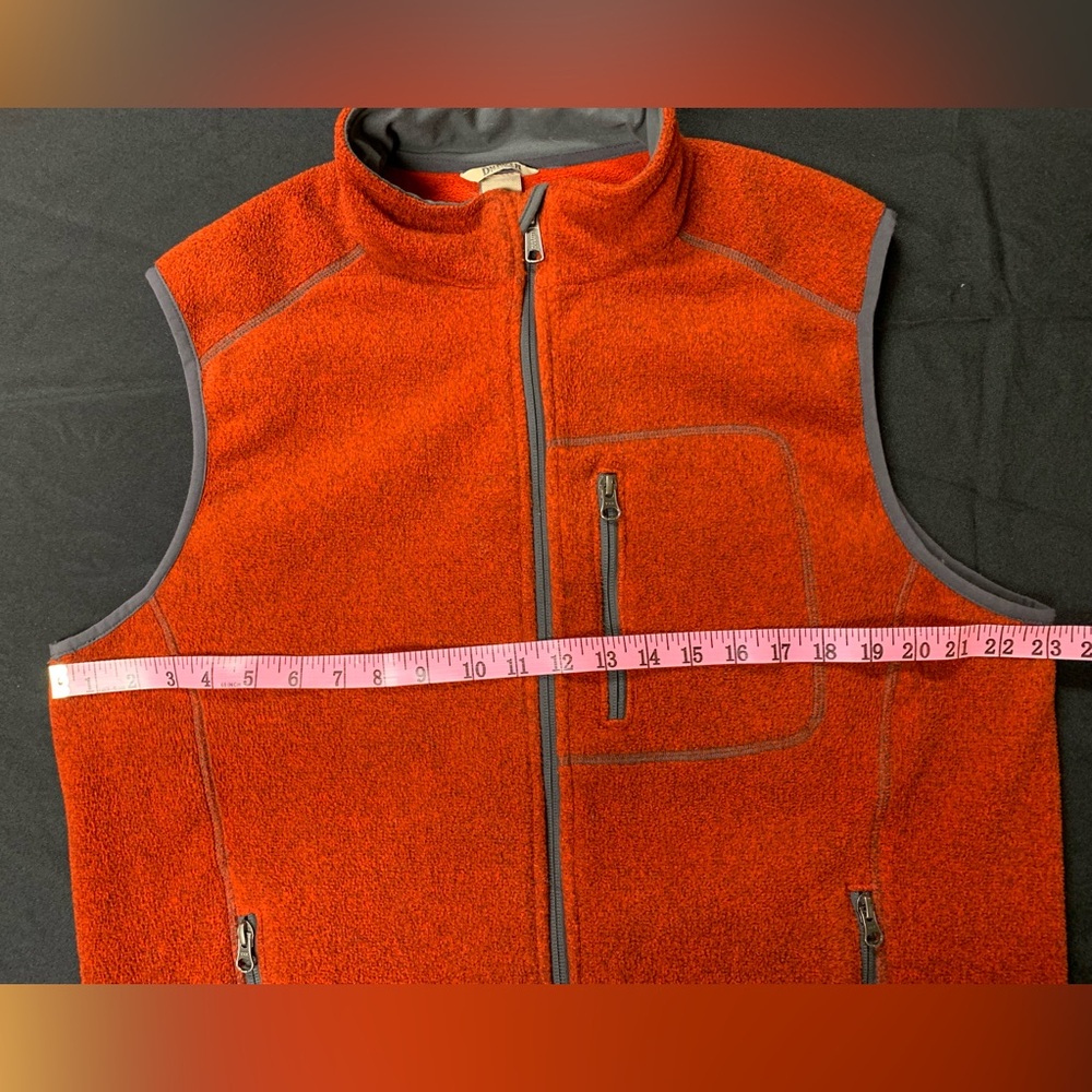 Duluth trading Men’s Vest. Fleece Pockets Like New Size:M. - Picture 8 of 9